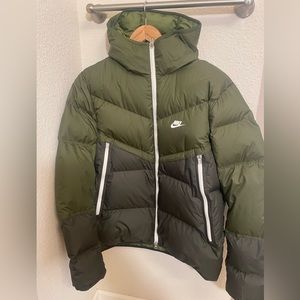 Nike Storm-Fit Windrunner Hooded Full Zipper Bomber Jacket Men’s M